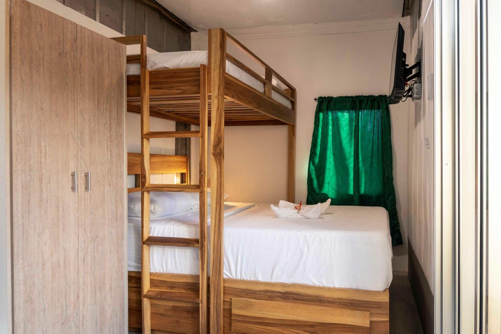 Emi'S Place Container Living Увіта Екстер'єр фото